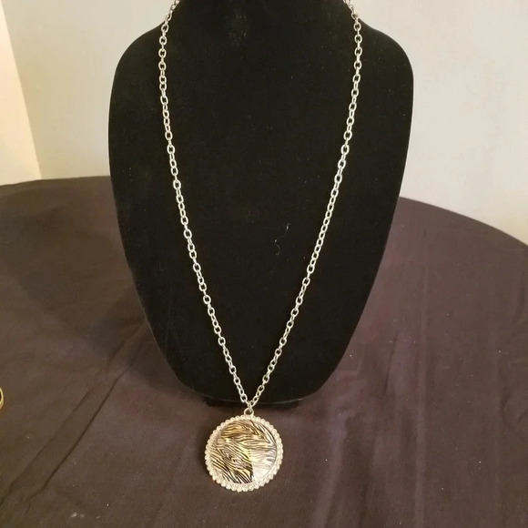 Jewelry - ANIMAL PRINT NECKLACE ON GOLD CHAIN